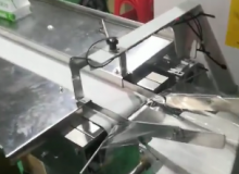 全自動(dòng)包裝機(jī)包裝護(hù)目鏡作業(yè)現(xiàn)場(chǎng)